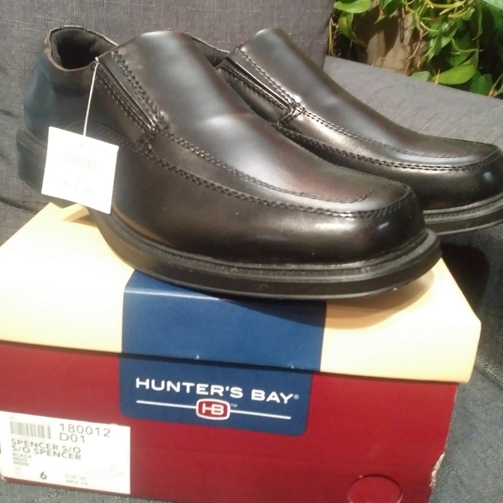 NWT Hunters Bay  Boy shoes